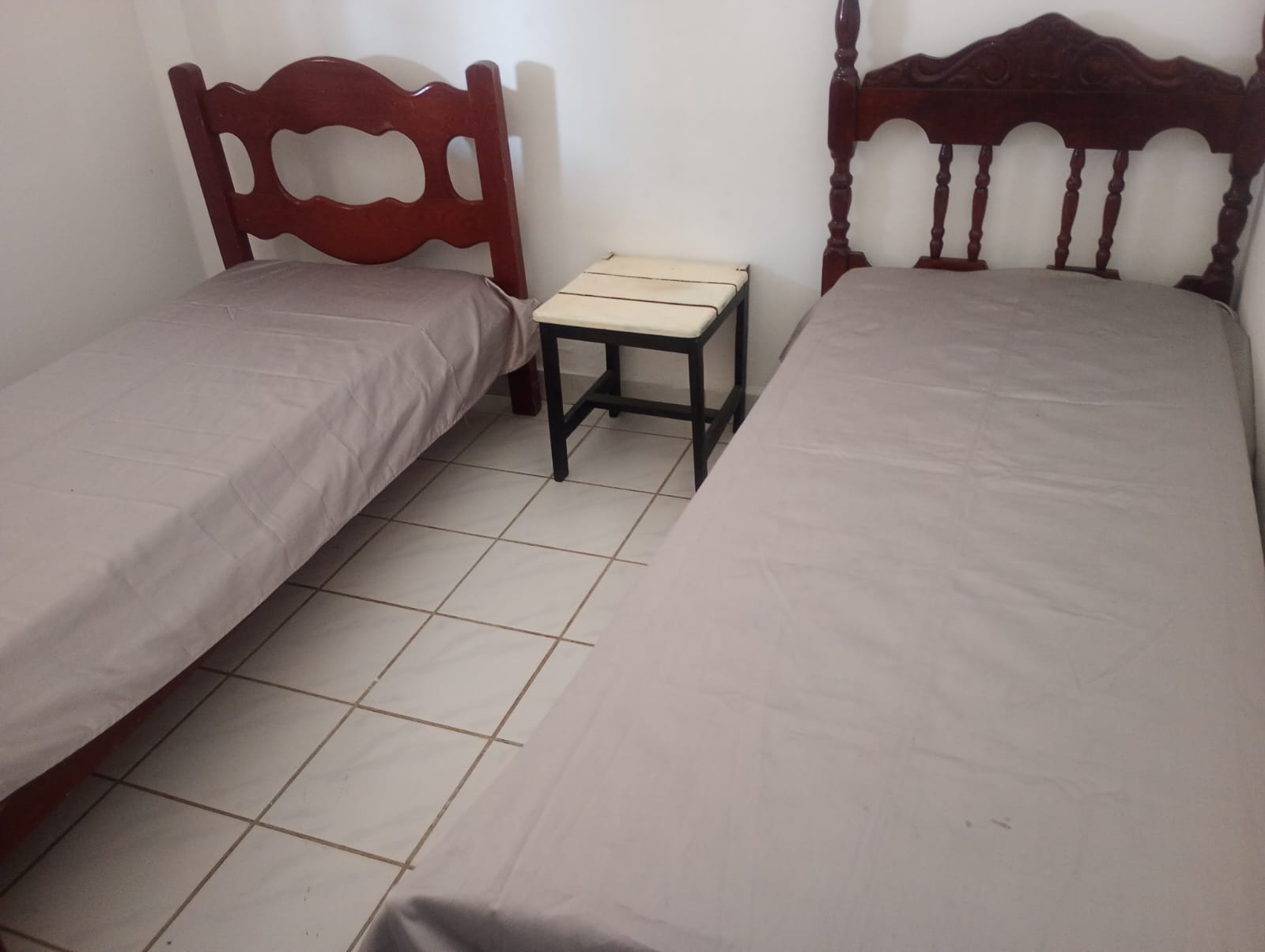 Garagem coberta para até 4 carros – Hotel Terra do Bagre